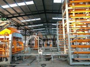 Máquina automática para hacer bloques, máquina para hacer bloques de ladrillo, máquina para hacer bloques de construcción, molde de ladrillo entrelazado - Product Image 2