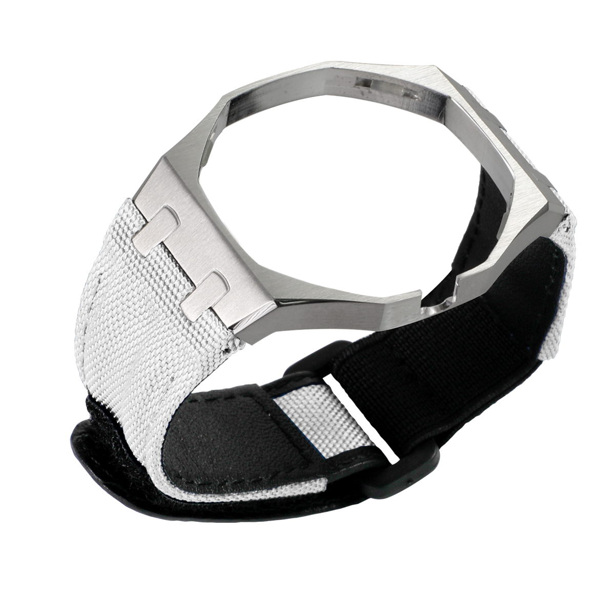 boîtier argenté + bracelet blanc