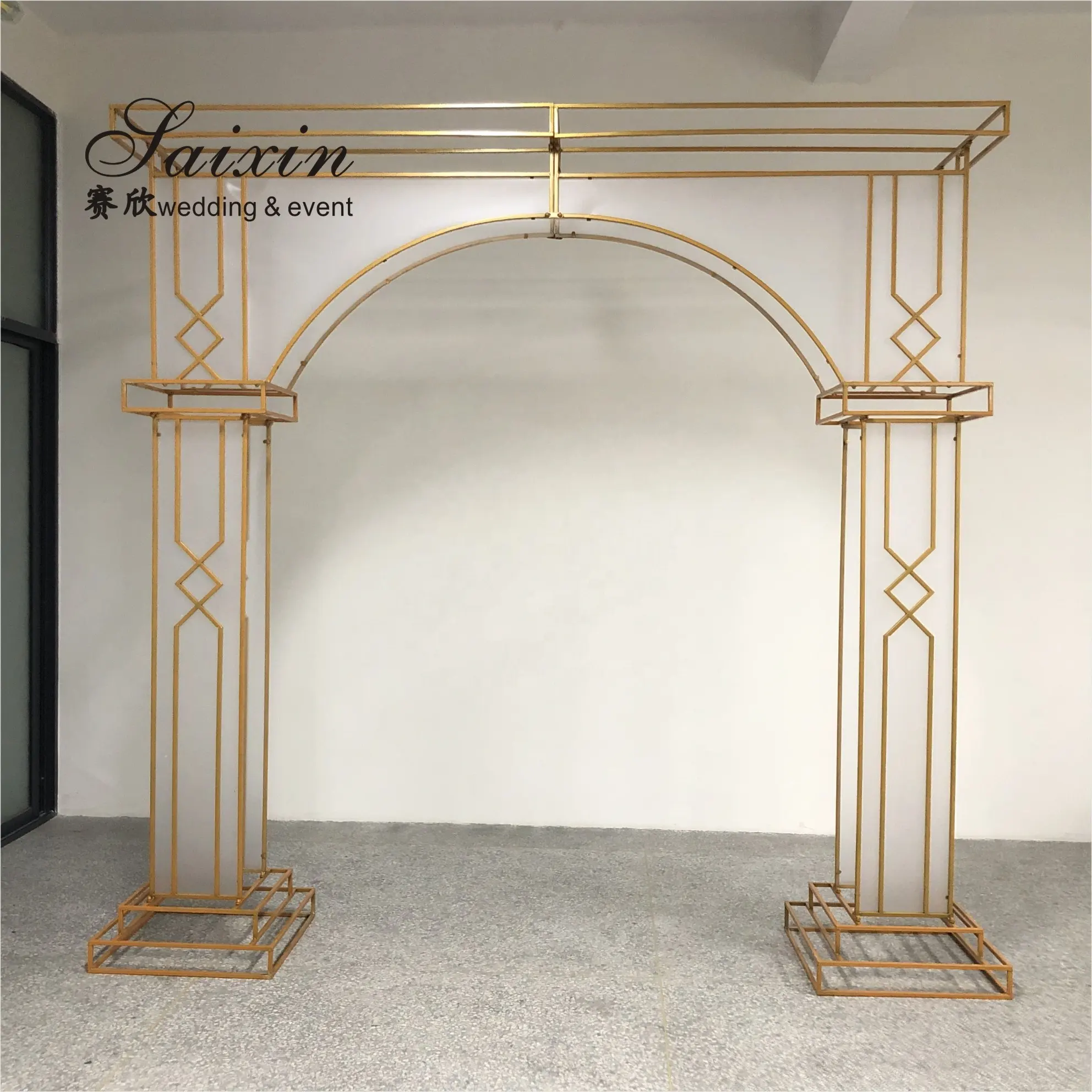 Marco dorado de lujo de fábrica con arco de membrana blanca para muebles de boda, decoración de fondo