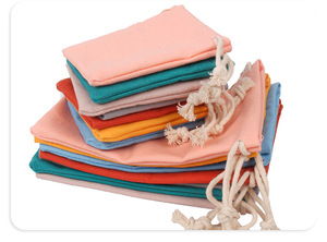 FS Dynertek toptan çevre dostu küçük kese baskı takı özel Logo ile pembe Polyester tuval büzgülü pamuklu çanta - Product Image 4