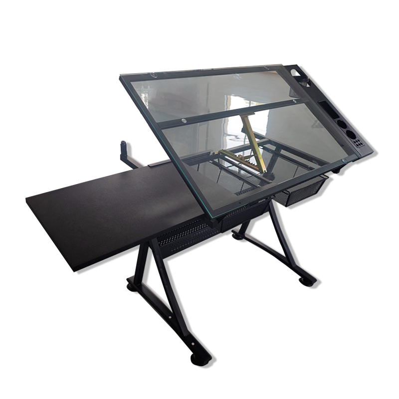 Estructura de mesa negra con tapa de cristal.