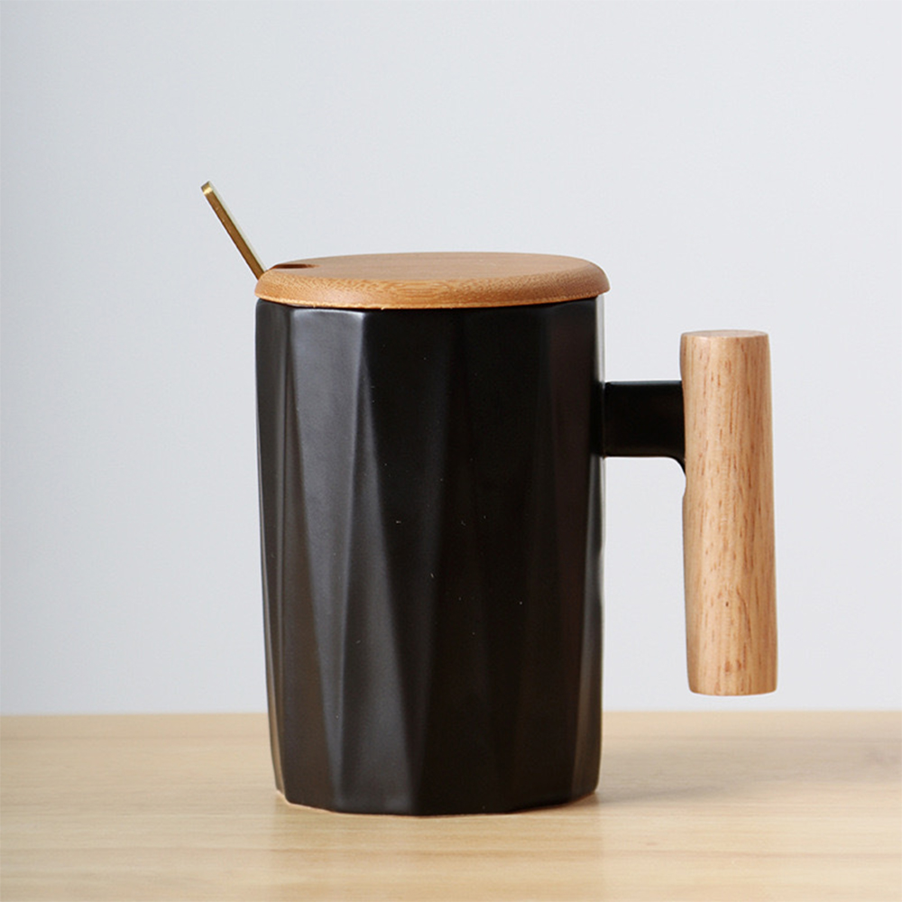 Tasse, cuillère et couvercle en forme de diamant noir