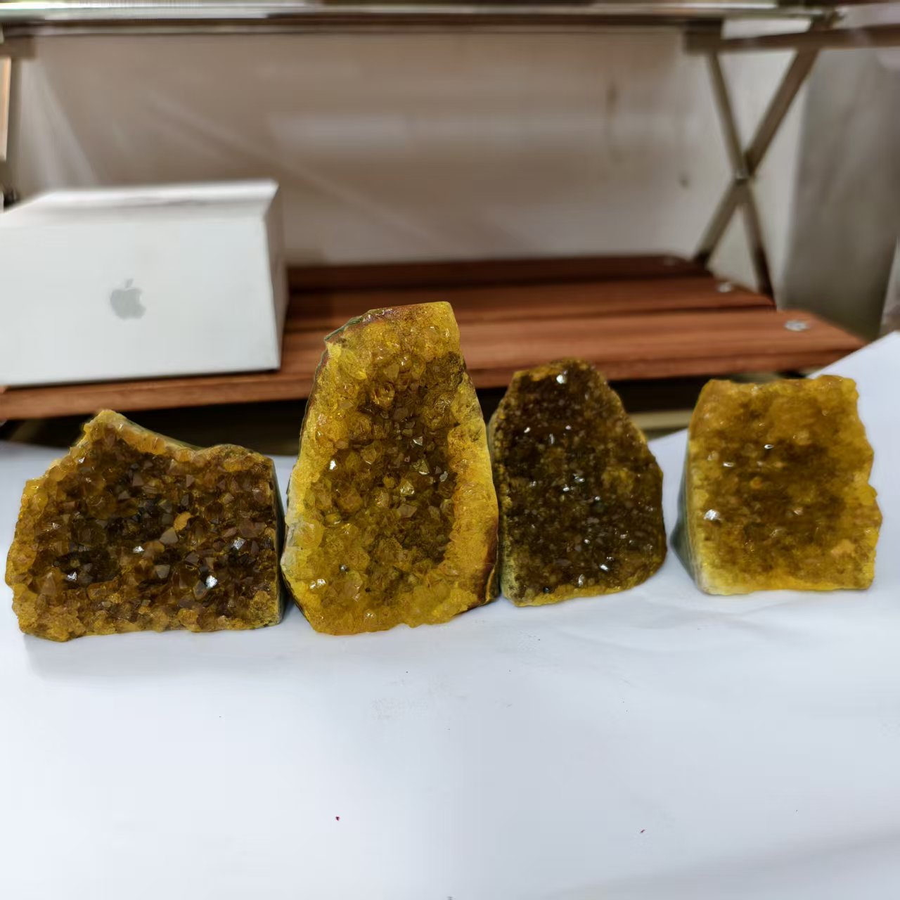 กลุ่มผลึกสีเหลือง