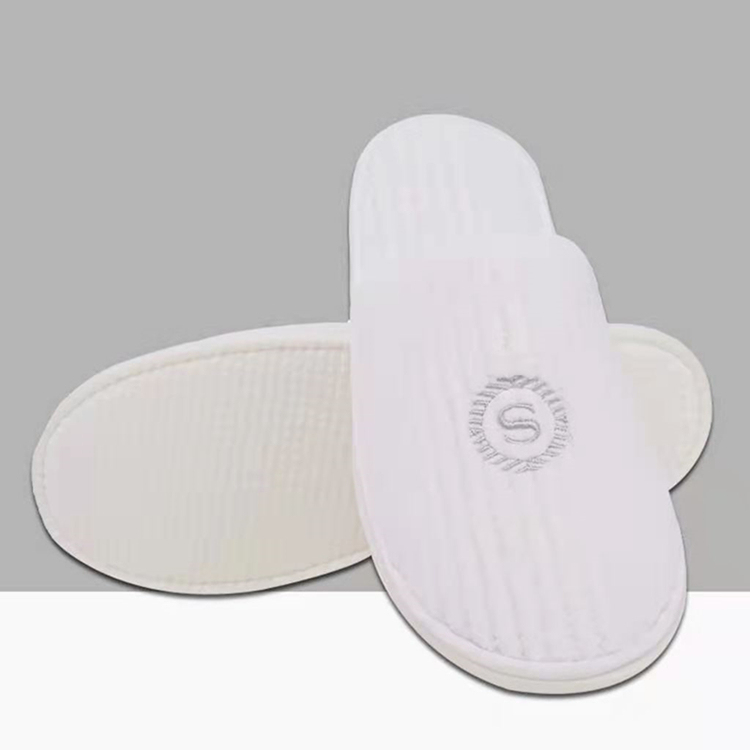 100% Polyester Coral FleeceClosed Toe Coral Fleece Slippers comfortable closed toe terry slipper for hotel