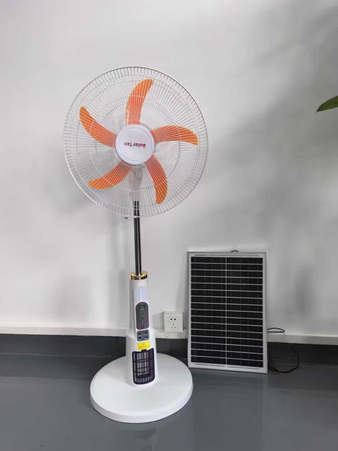 Lampe anti-moustique solaire avec ventilateur orange de 18 pouces