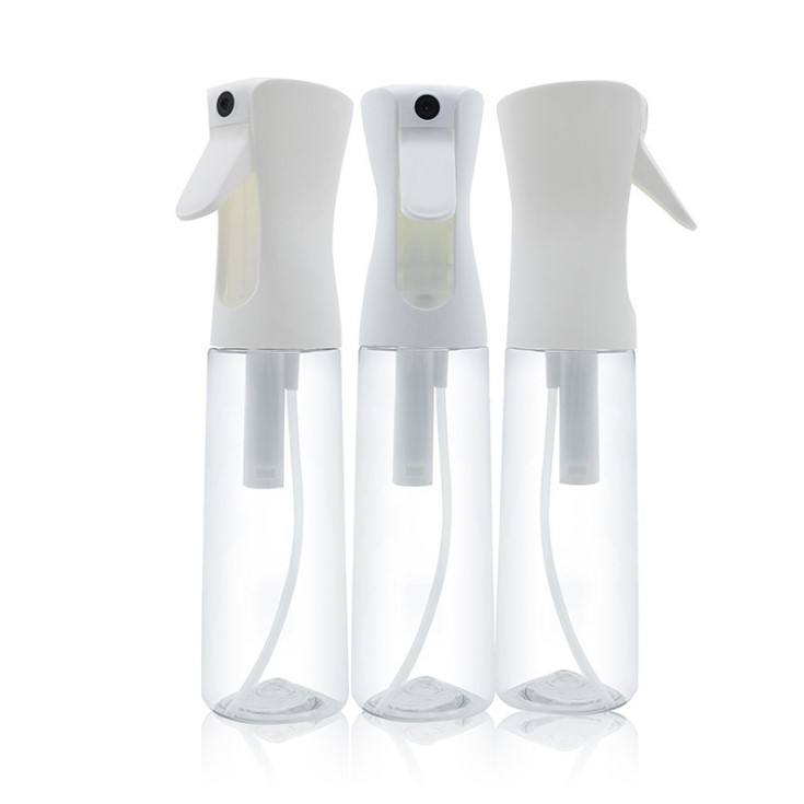 ขวดใสพร้อมเครื่องพ่นสีขาว