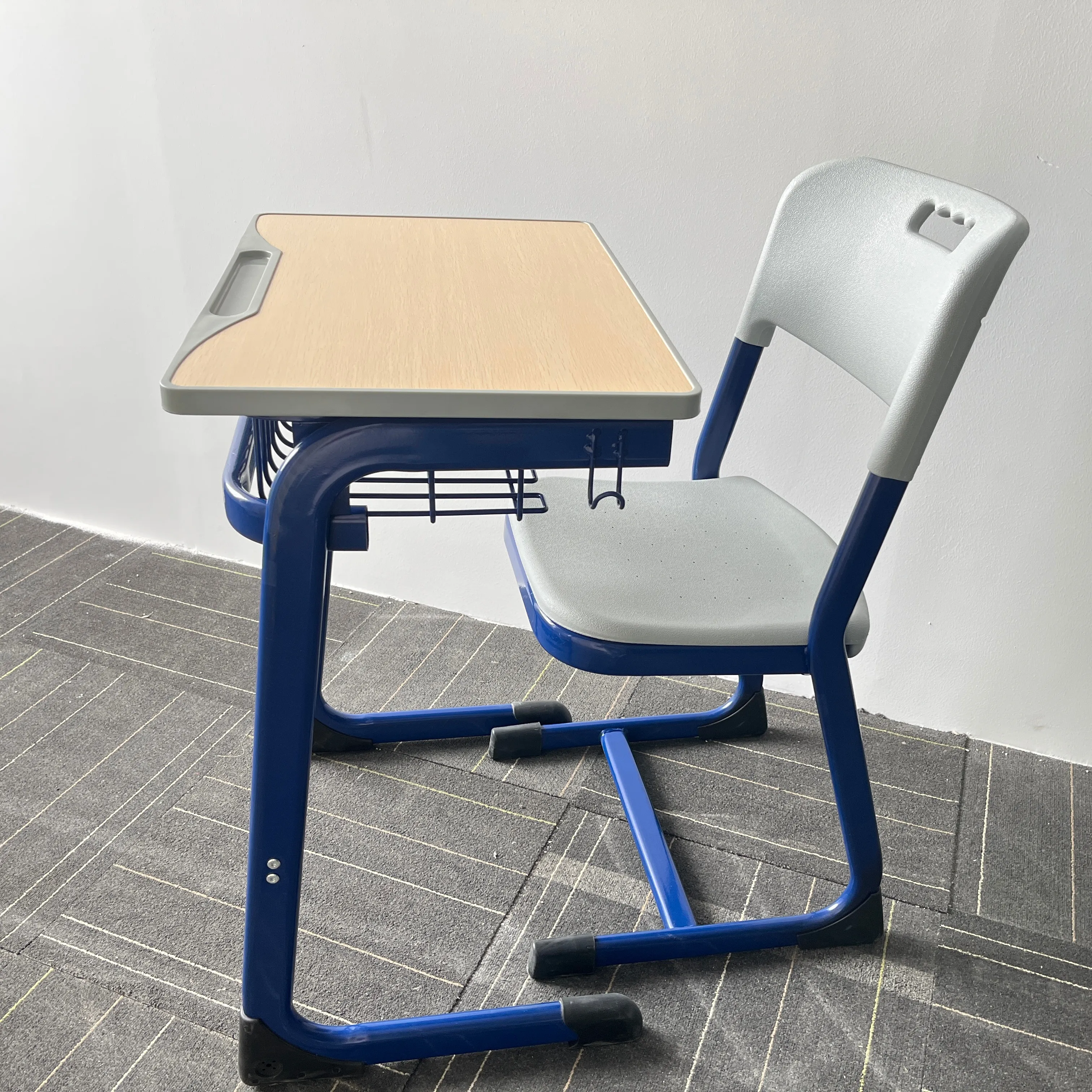 Conjunto de muebles escolares para aula, escritorio y silla para estudiantes, mesa de lectura de universidad, sillas para educación, individual de madera PP de plástico