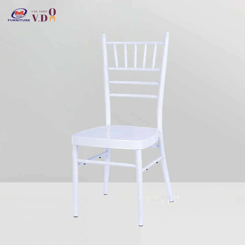 เก้าอี้ chiavari สีขาว
