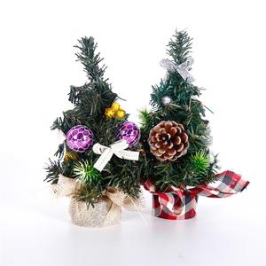 Ev ofis dekor için <span class=keywords><strong>Holly</strong></span> çilek ve koni topu ile masaüstü minyatür çam ağacı noel