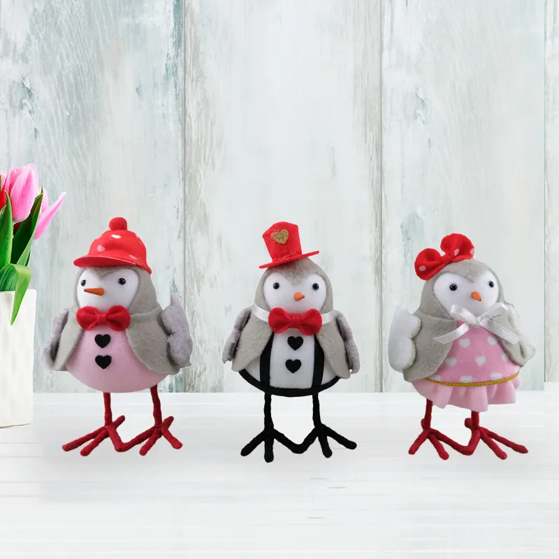 Schattige Rode En Roze Vilten Pinguïns Met Harten En Strikken, Perfect Voor Huisdecoratie En Geschenken