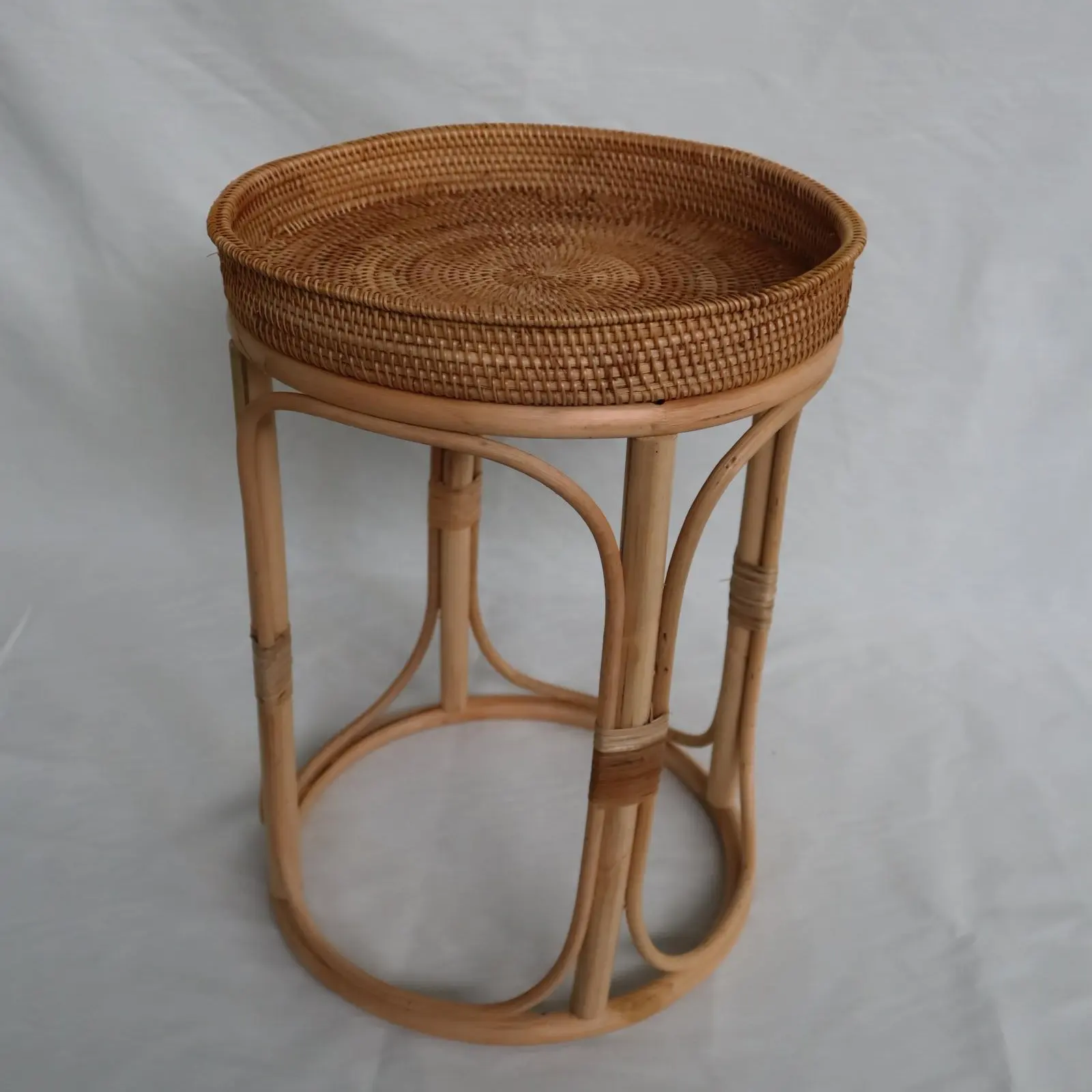 Hot deal naturale rattan vassoi rattan basket con il basamento gambe realizzato in Viet Nam