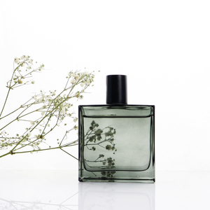 卸売50 ml 100 ml空の香水瓶グレー色ガラスボトル香水用ファインミストスプレーポンプキャップ付き