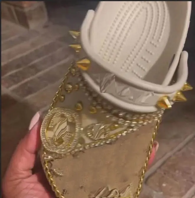 Marca de lujo Bling Crystal Rhinestone Diamond Designer Shoe DIY Bling Charm Diseño personalizado Zapatos Goma Eva Zuecos Sandalias