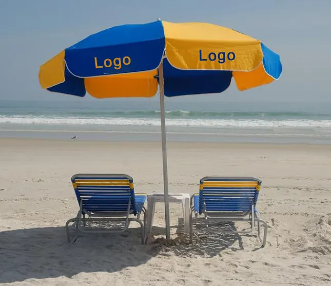 Schlussverkauf hochwertig individuelles Logo bedruckte Sonnenschirme Outdoor Strand-Regenschirme für den Regen