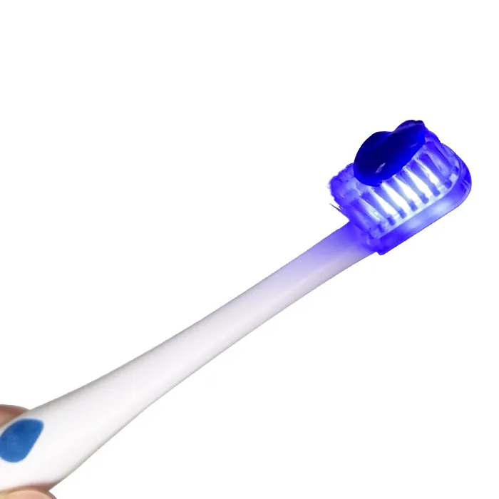 Prodotti per lo sbiancamento dei denti per la cura orale spazzolino da denti con luce blu e dentifricio sbiancante al carbone