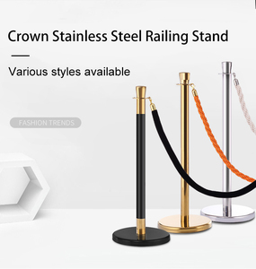 Kırmızı kadife halat kalabalık kontrolü ile altın korkuluk standı kutup payanda kuyruk bariyer <span class=keywords><strong>Led</strong></span> Stanchion
