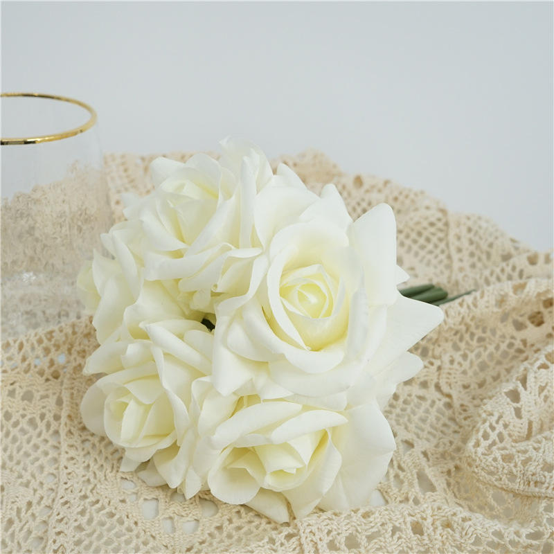 Bouquet de roses à 5 têtes au toucher - Blanc