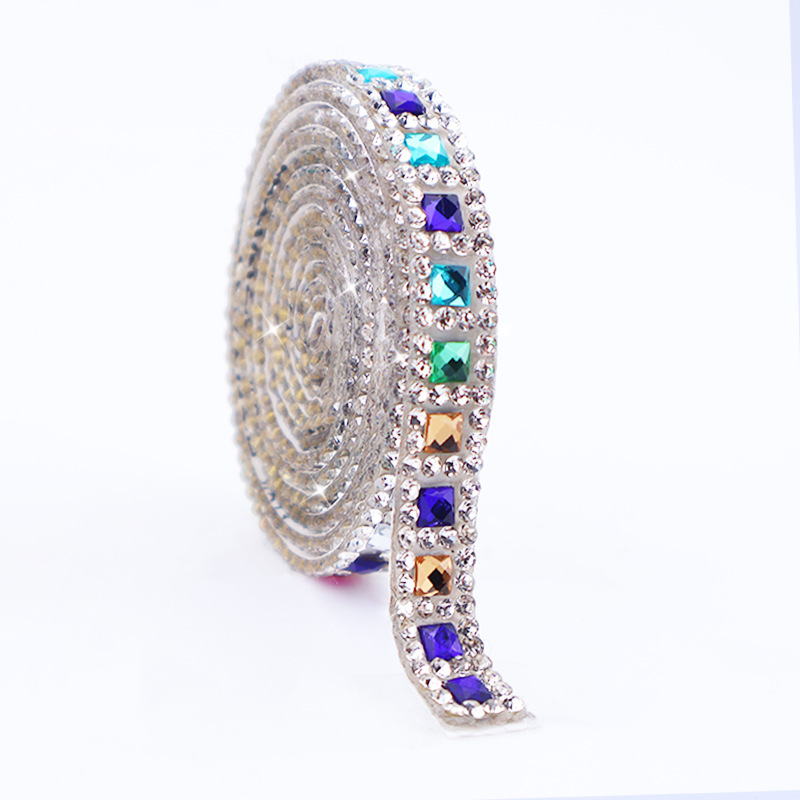 Strass en verre de couleurs mélangées de 44 mm - 08 cm de large