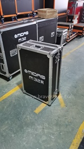为<span class=keywords><strong>Midas</strong></span> <span class=keywords><strong>M32R</strong></span>定制带狗窝的混音器飞行箱 - Product Image 2