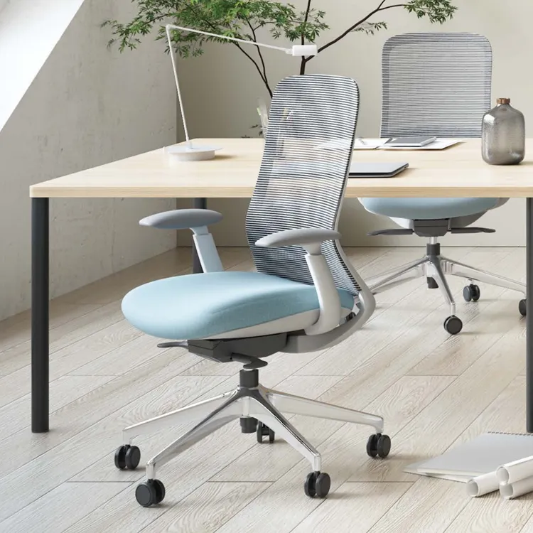 Sedia elevatrice regolabile in altezza sedia direzionale in rete per conferenze sedia ergonomica per il personale dell'ufficio
