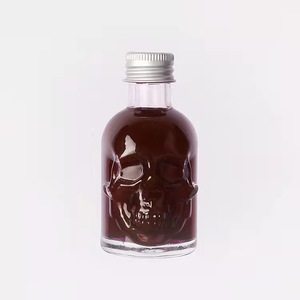 经典迷你头骨葡萄酒伏特加玻璃瓶，带铝盖50毫升