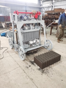 Máquina para hacer bloques sólidos, máquina para hacer ladrillos huecos, equipo de construcción de Filipinas, motor de materias primas de cemento de arcilla - Product Image 3