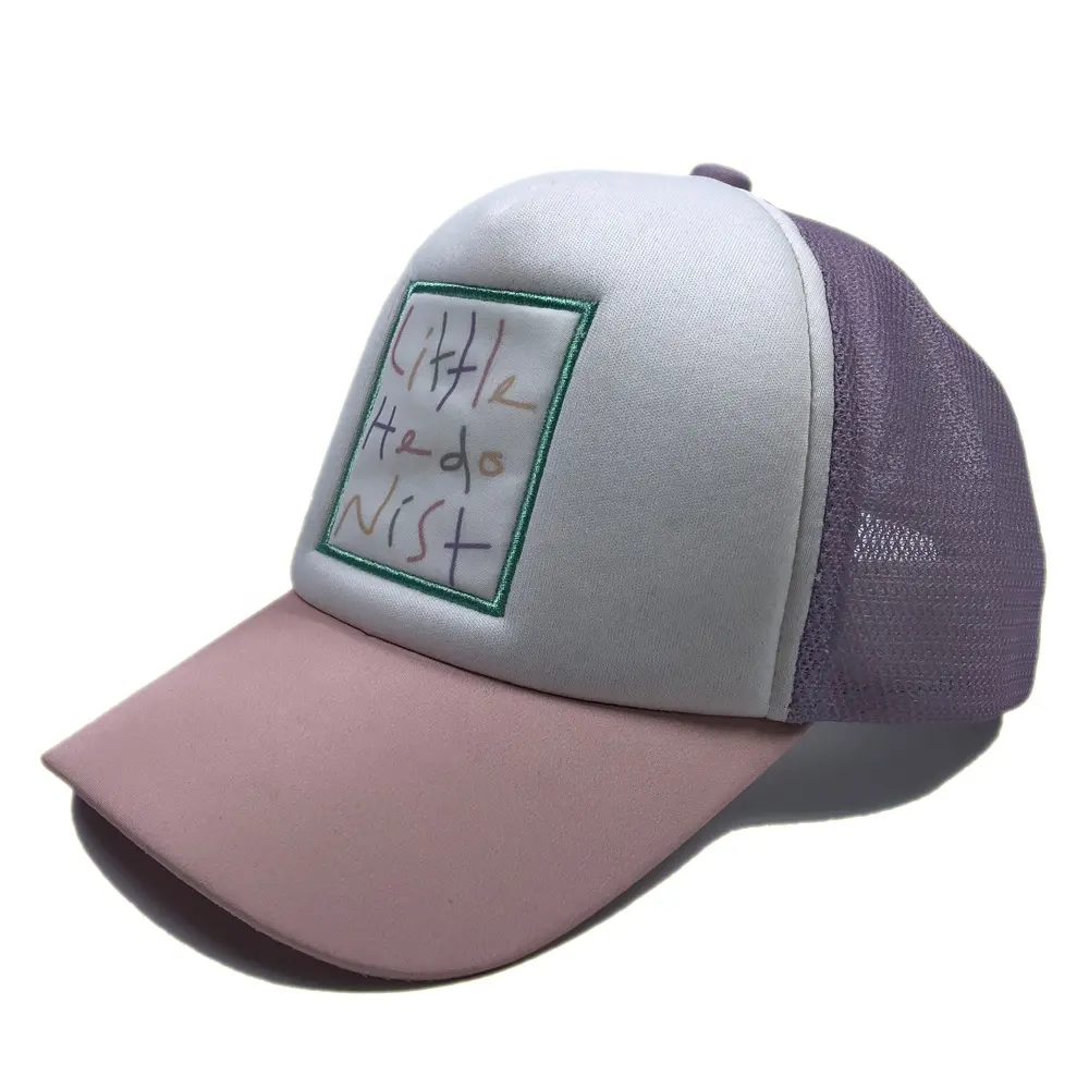 Sombrero de camionero de moda OEM para niños, gorra de béisbol de malla de espuma de 5 paneles con logotipo de etiqueta tejida bordada, accesorio de viaje al aire libre de verano