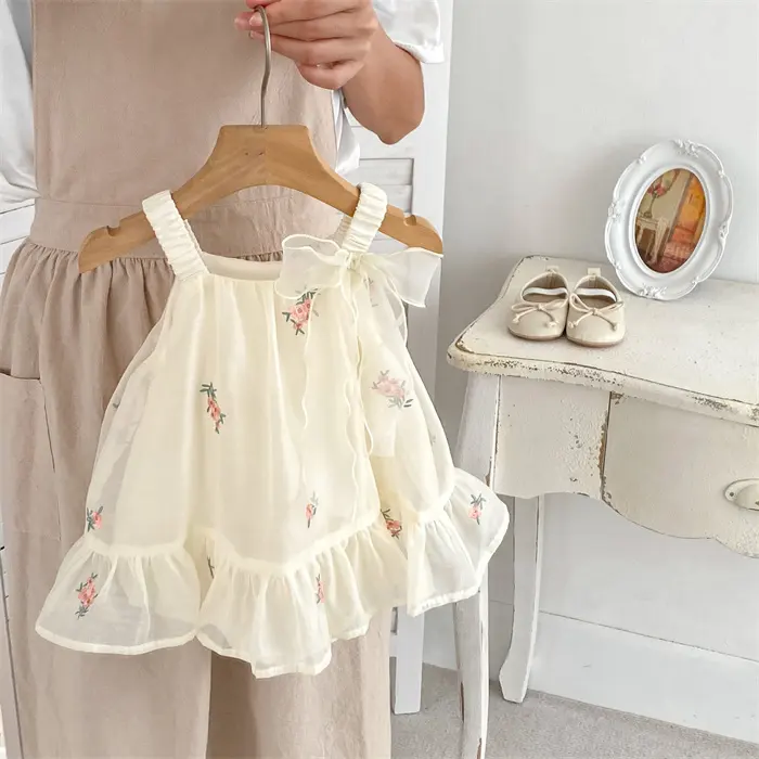 OEM ODM Beige Chiffon principessa vestiti estivi neonato neonato bambino ragazze abbigliamento floreale ricamo pagliaccetto per bambino