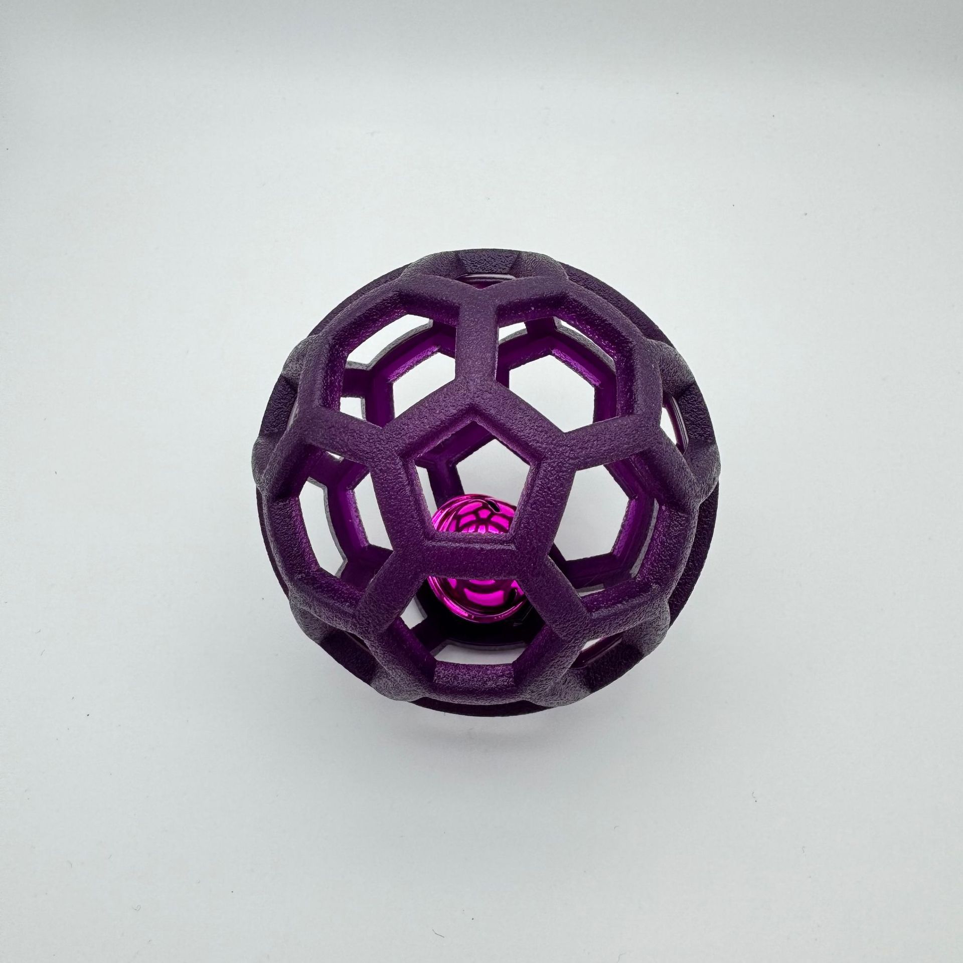 Bola de campana morada con campana.