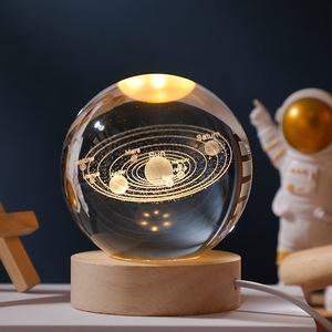 Özel güneş sistemi Moond Saturn Planet küre 3D lazer kazınmış ahşap LED gece lambası ile çeşitli kristal top tasarımı - Product Image 3