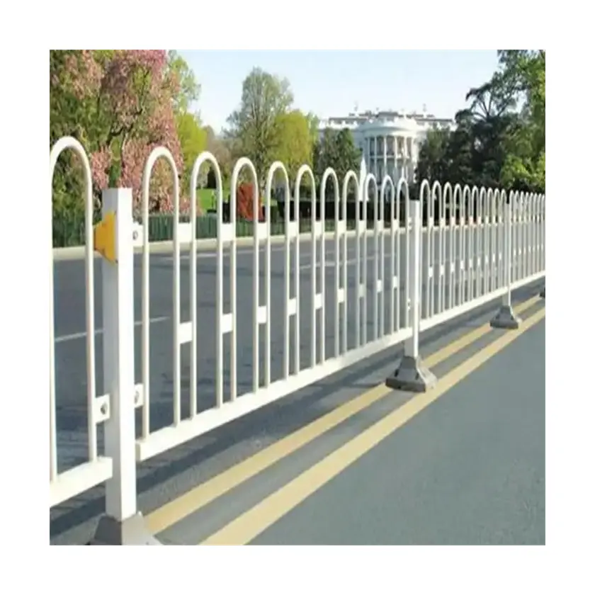 Barriera antiurto per la sicurezza del traffico ringhiere per guardrail autostradali in acciaio zincato per ringhiere per strade e ponti