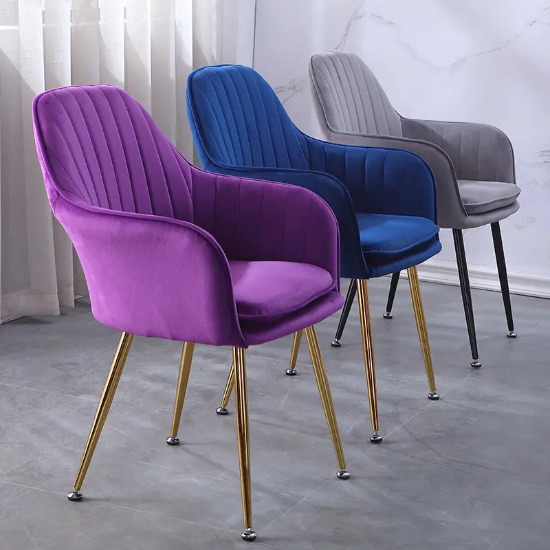 Sillón tapizado con patas de metal para comedor, silla moderna de terciopelo azul, venta al por mayor