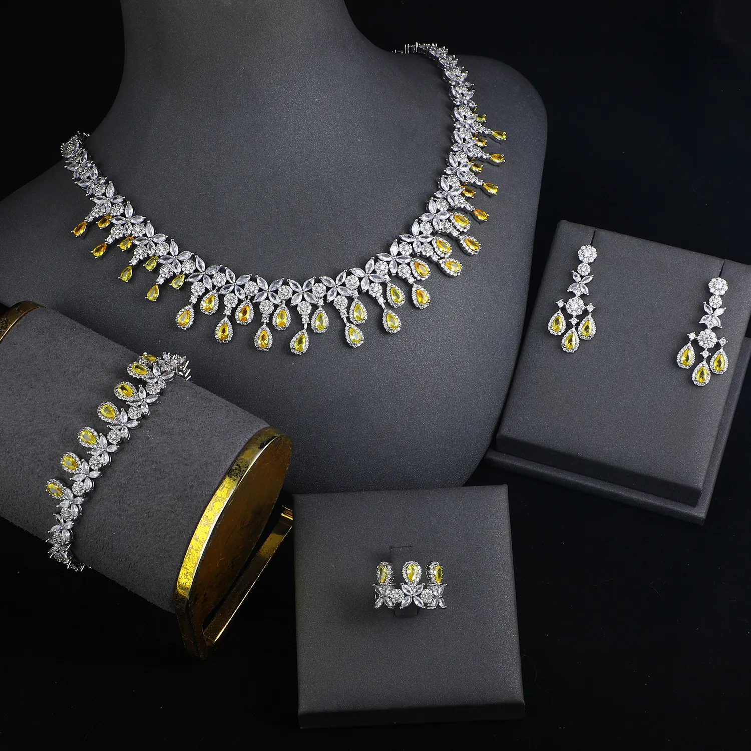 Luxo Bling Cubic Zirconia 4 peças Conjuntos de Colar Conjunto de Jóias Indianas Alta Qualidade Dubai Party Wedding Bridal Jewelry Sets