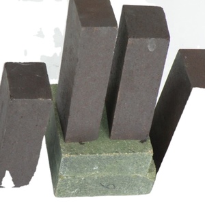 稳定的高温性能，为水泥窑燃烧器定制镁碳耐火砖 - Product Image 4