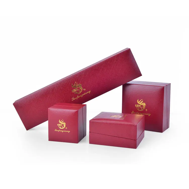 صندوق مجوهرات بلاستيكي أحمر عصري فاخر لتخزين وعرض المجوهرات صندوق هدايا مع شعار