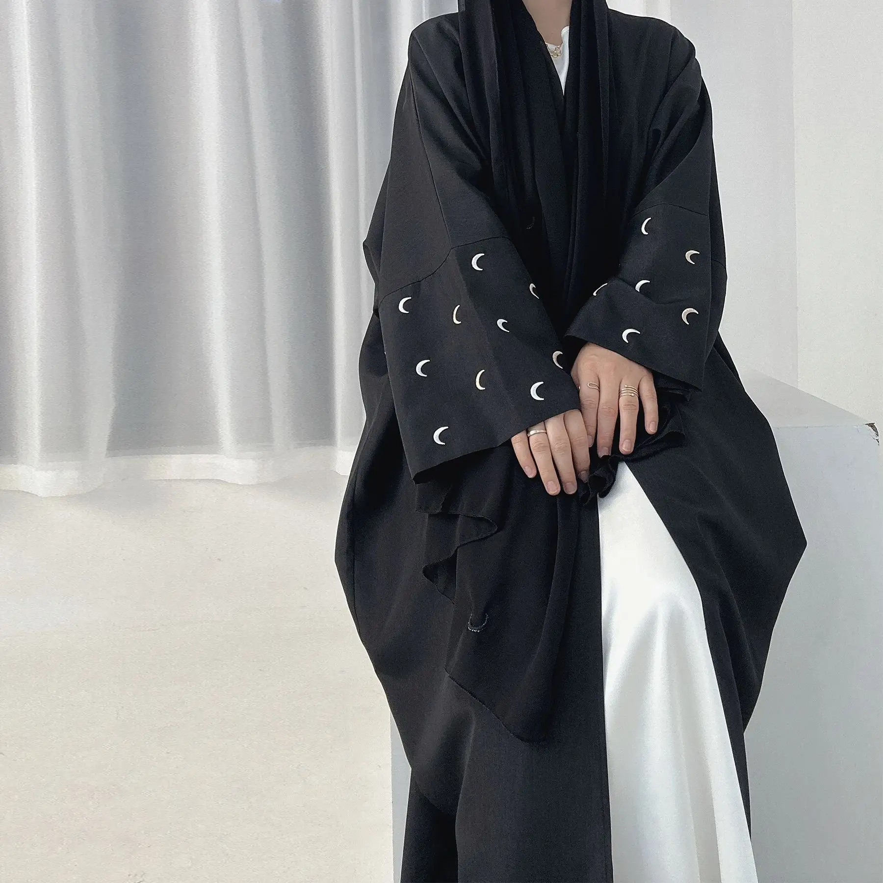 Vêtements islamiques Tenue quotidienne musulmane Abaya ouverte Robe pour femme Dubaï Abaya modeste de couleur unie Robes pour femme