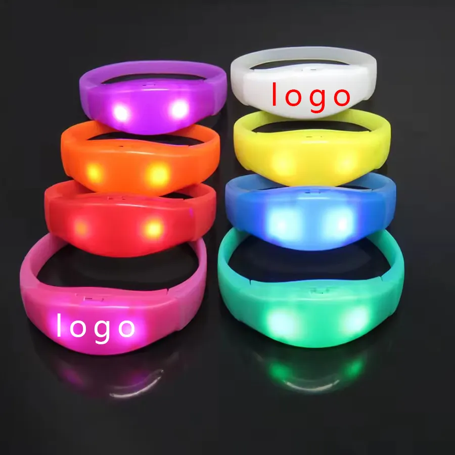 Glow telecomandato Logo personalizzato forniture per feste LED braccialetto luminoso DMX Silicone lampeggiante braccialetto