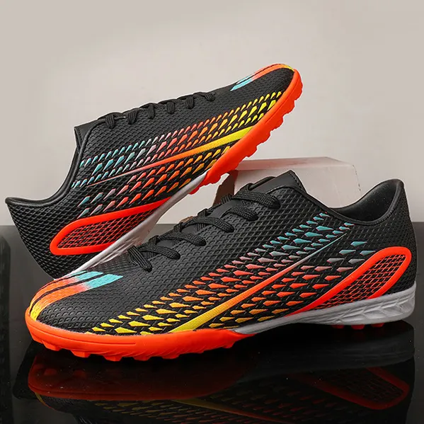 Desain baru multifungsi sepatu sepak bola pria awet sepatu bot cleat sepak bola hitam