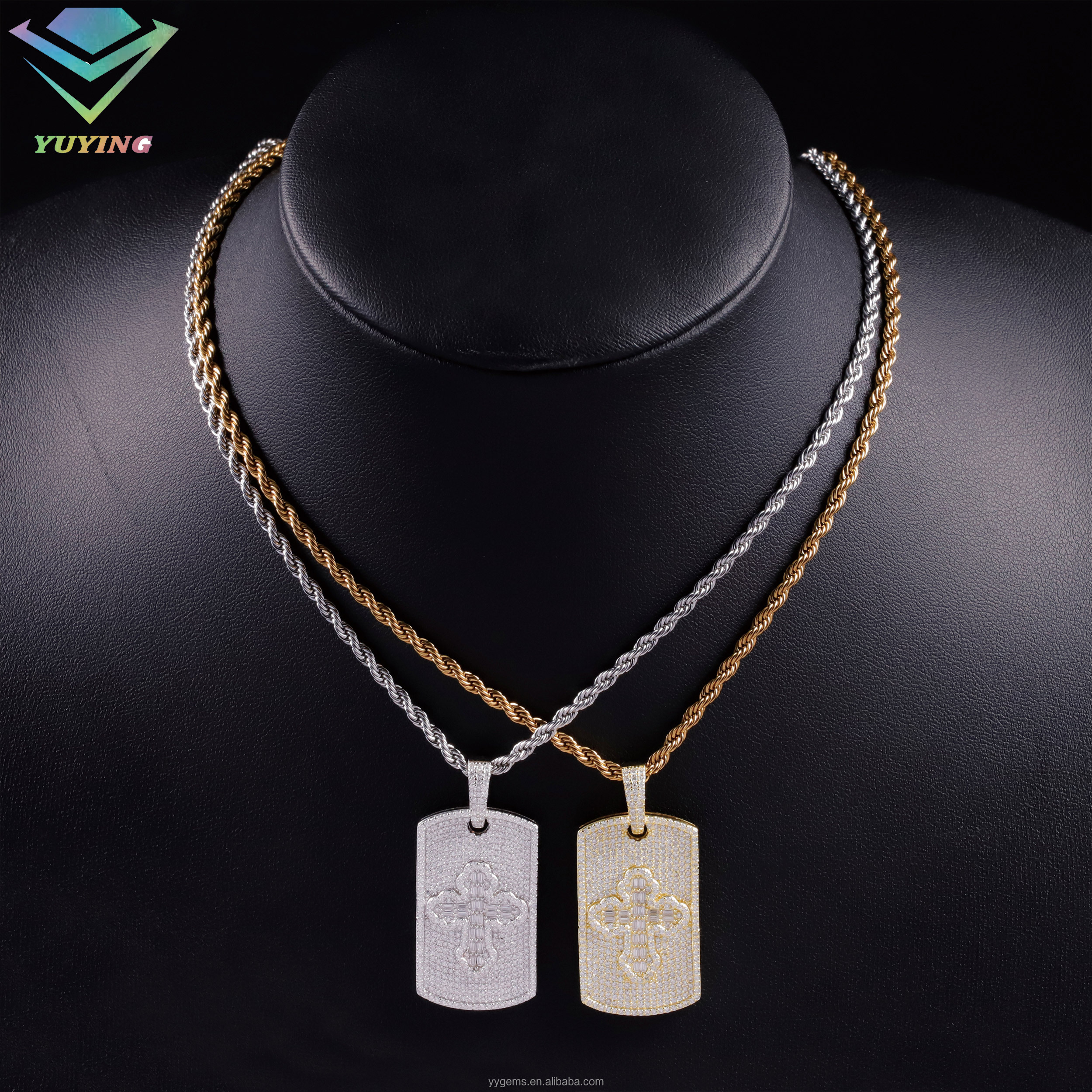 Pendentif croix blanche