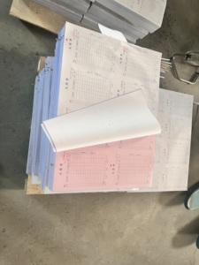 华宝定制无碳复印NCR纸印刷记事本销售发票簿，具有可自定义的重复功能