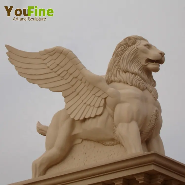 Statua di leone a grandezza naturale in marmo di pietra all'aperto con ali