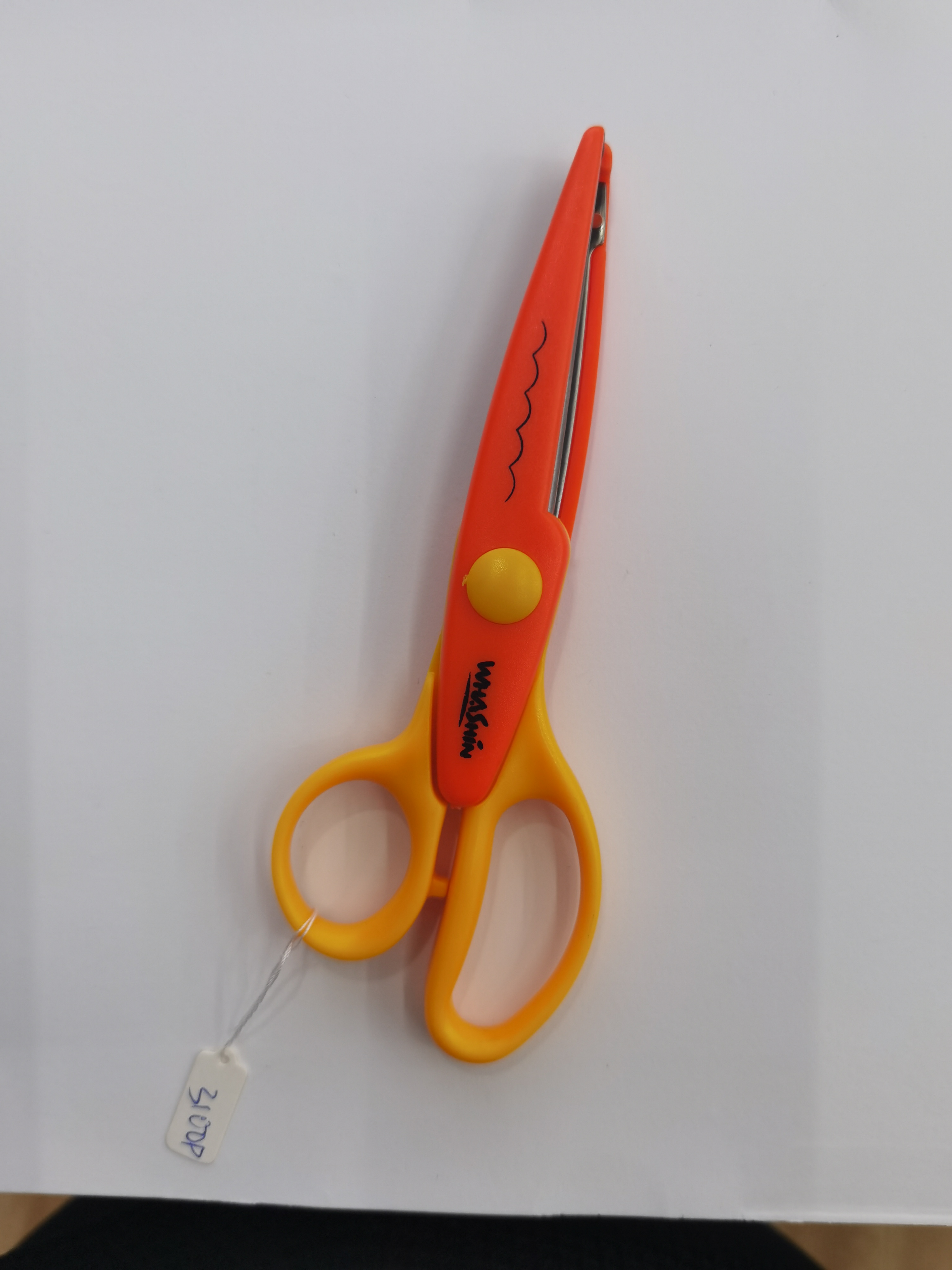 Good quality and low price Triangle tooth children cut kids scissors have stock Small quantity on sale
