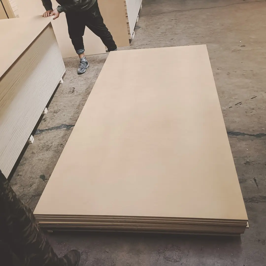 Herstellung 18mm Plain Raw Melamin Mdf Holzplatte für Tür verkleidung Mdf/Möbel platte China Modern Indoor Massivholz E1