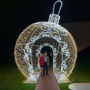 Grande scultura a forma di cuore illuminata all'aperto/decorazioni commerciali usate dell'arco di natale/cammina attraverso la luce del motivo a forma di cuore