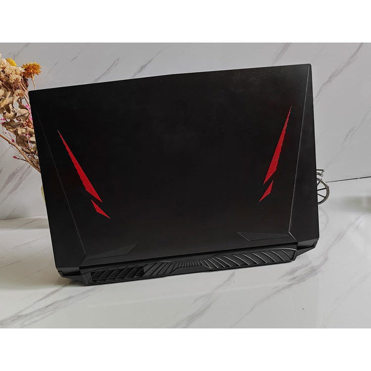 Used 9/10 desktop processor, 8GB RAM, 512GB SSD, RTX 2060 dedicated graphics card, 16-inch screen.