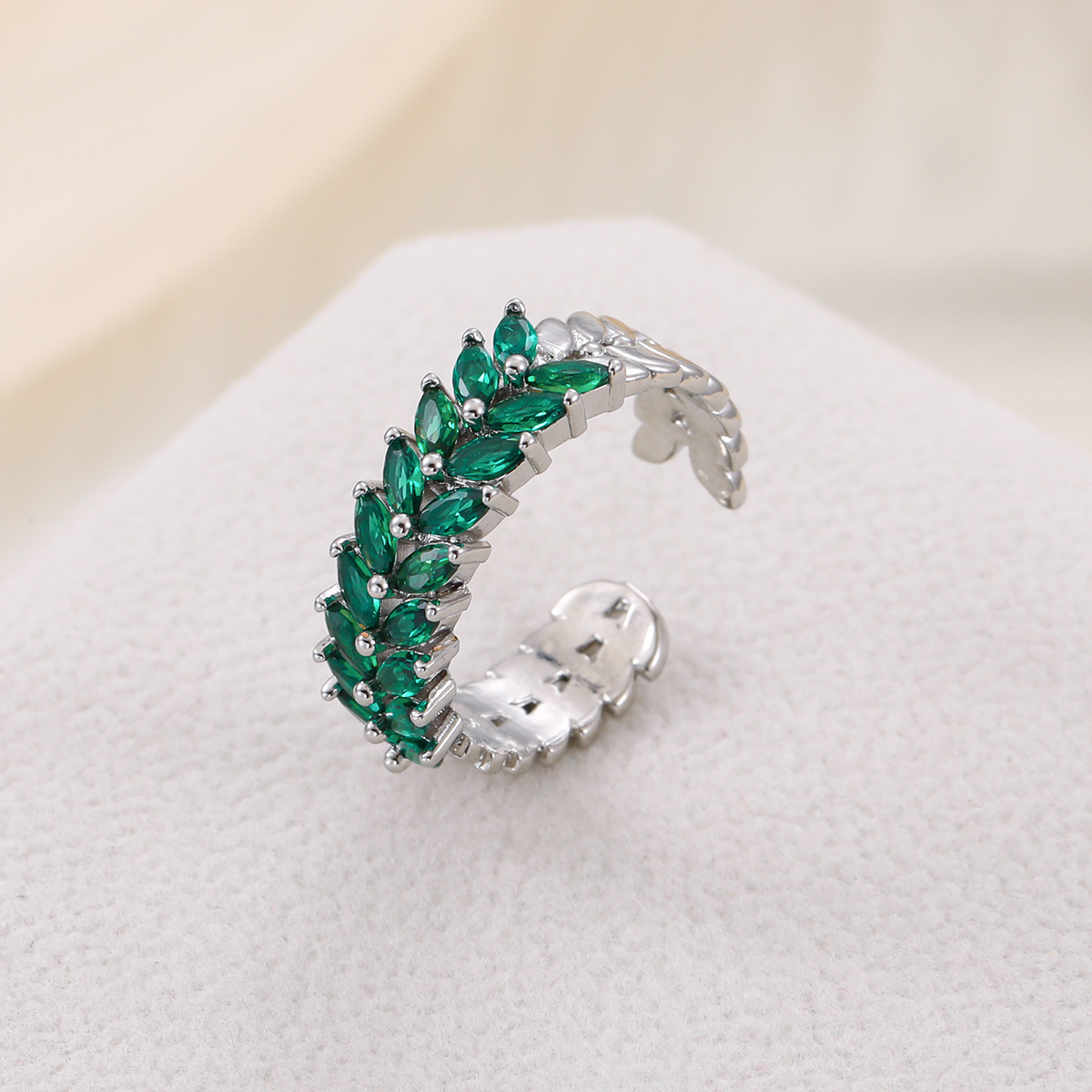 Rhodium/Emerald