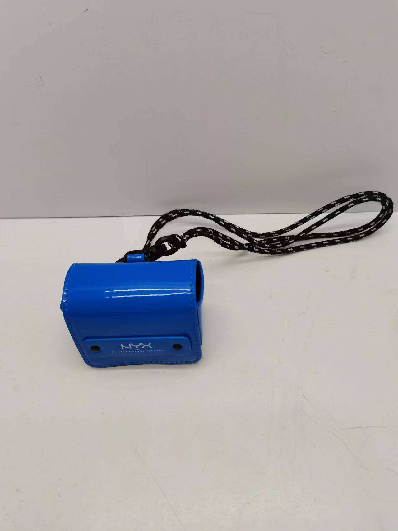 สีน้ำเงิน