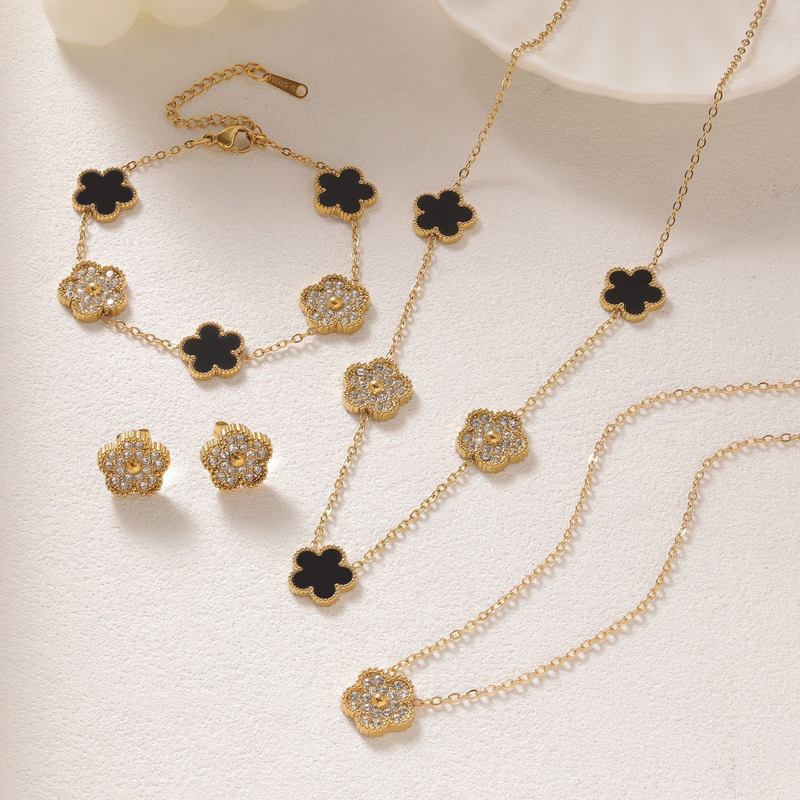 Set da 4 pezzi 15b con guscio nero