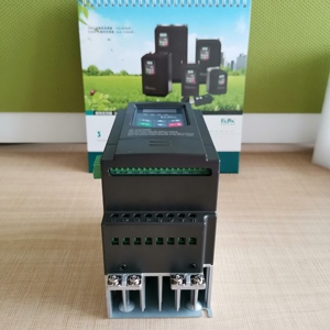 Alto rendimiento 0.75KW Unidad de frecuencia variable universal 220V Control vectorial de inversor de CA trifásico para aplicación de Motor - Product Image 5