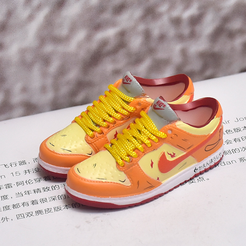 Par de zapatos Dunk Charmander-bare